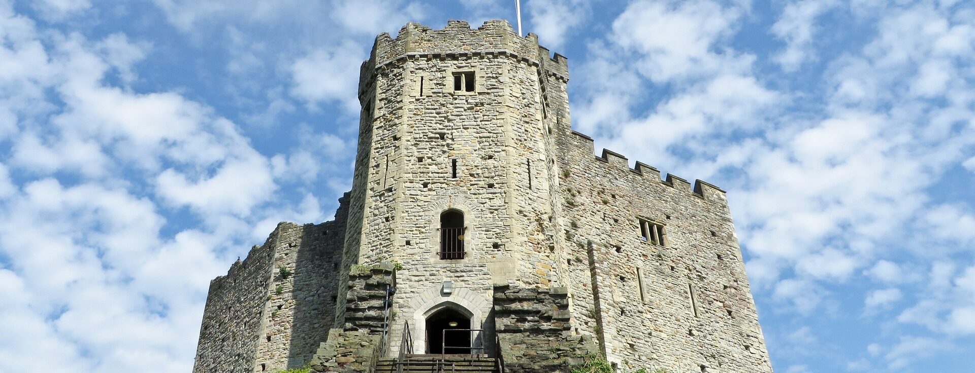 https://www.360lawservices.com/wp-content/uploads/2024/10/cardiff-castle-2235589_1920-e1727875578987.jpg